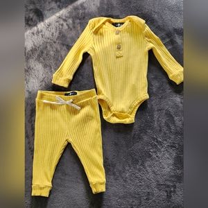 7 For All Mankind 2pc Infant Unisex Set-yellow